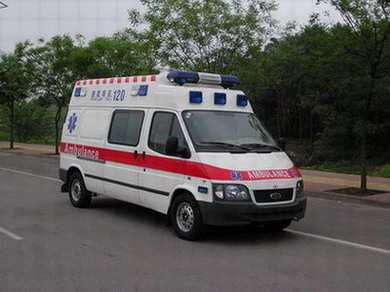 左贡县救护车护送